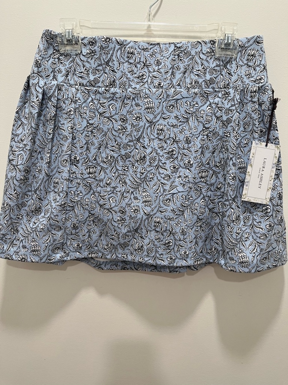 Laura Ashley Blue Floral performance skort size small
